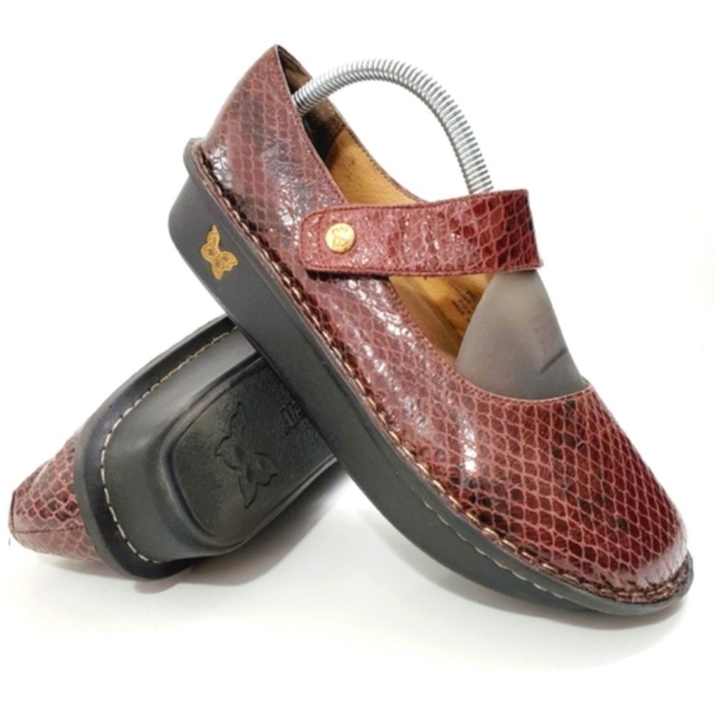 4 for $20 Alegria Paloma Brown Embossed Leather Mary Jane Clogs (35)